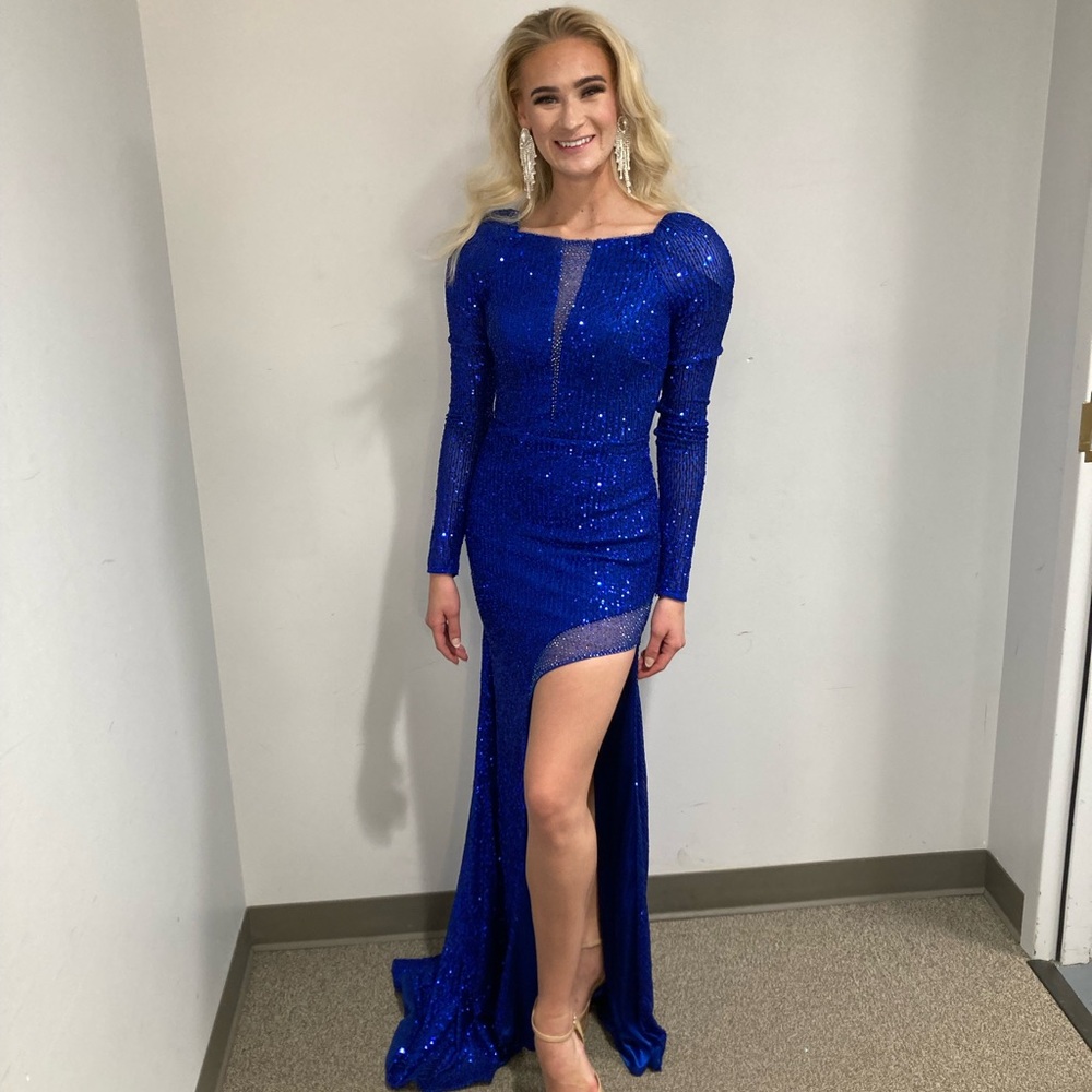Elegant Blue Sequin Evening Gown
